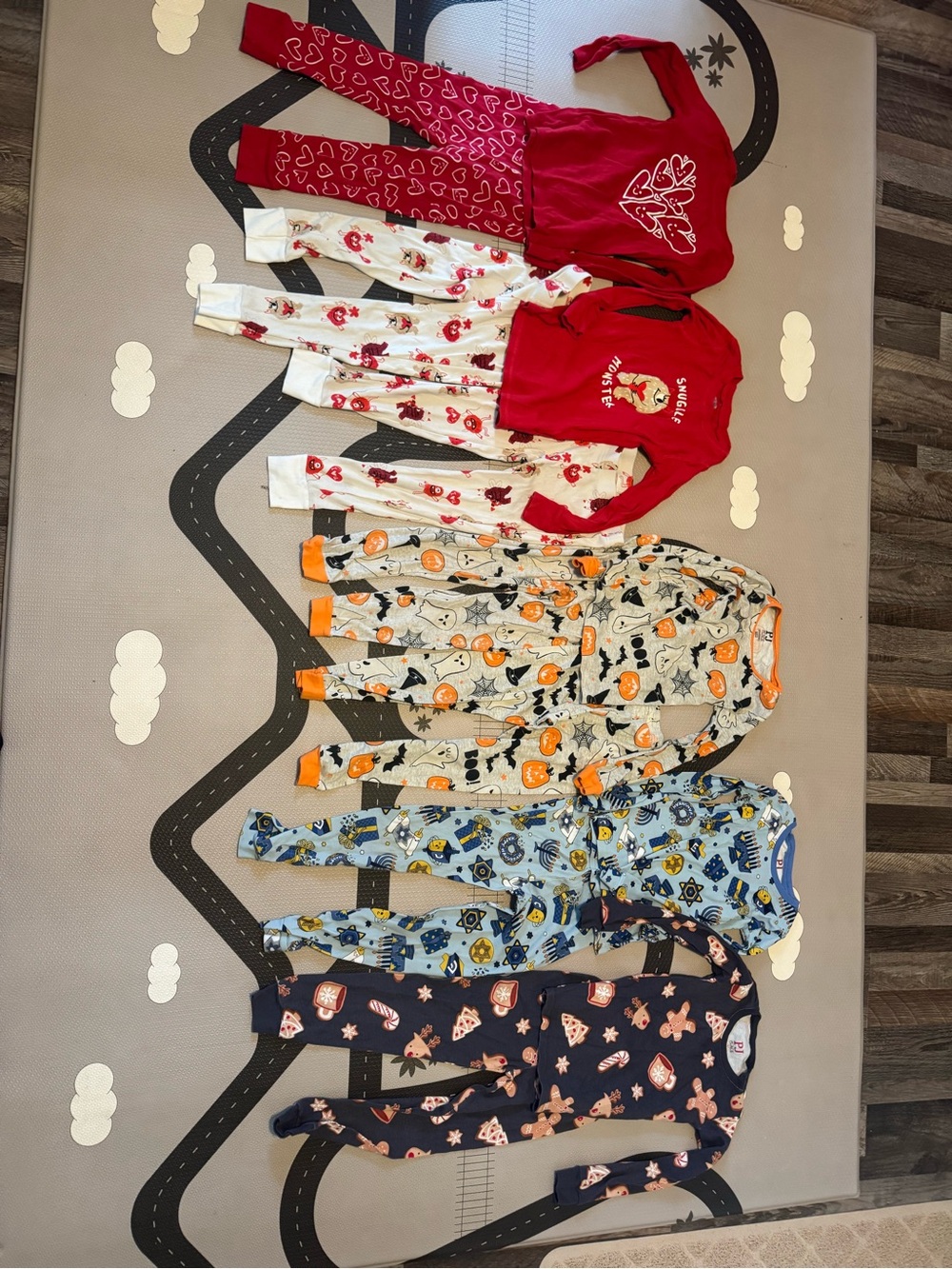 Kids 5T Long Sleeve full set holiday pajamas